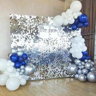 Фотозона с серебрянными пайетками и синими шарами